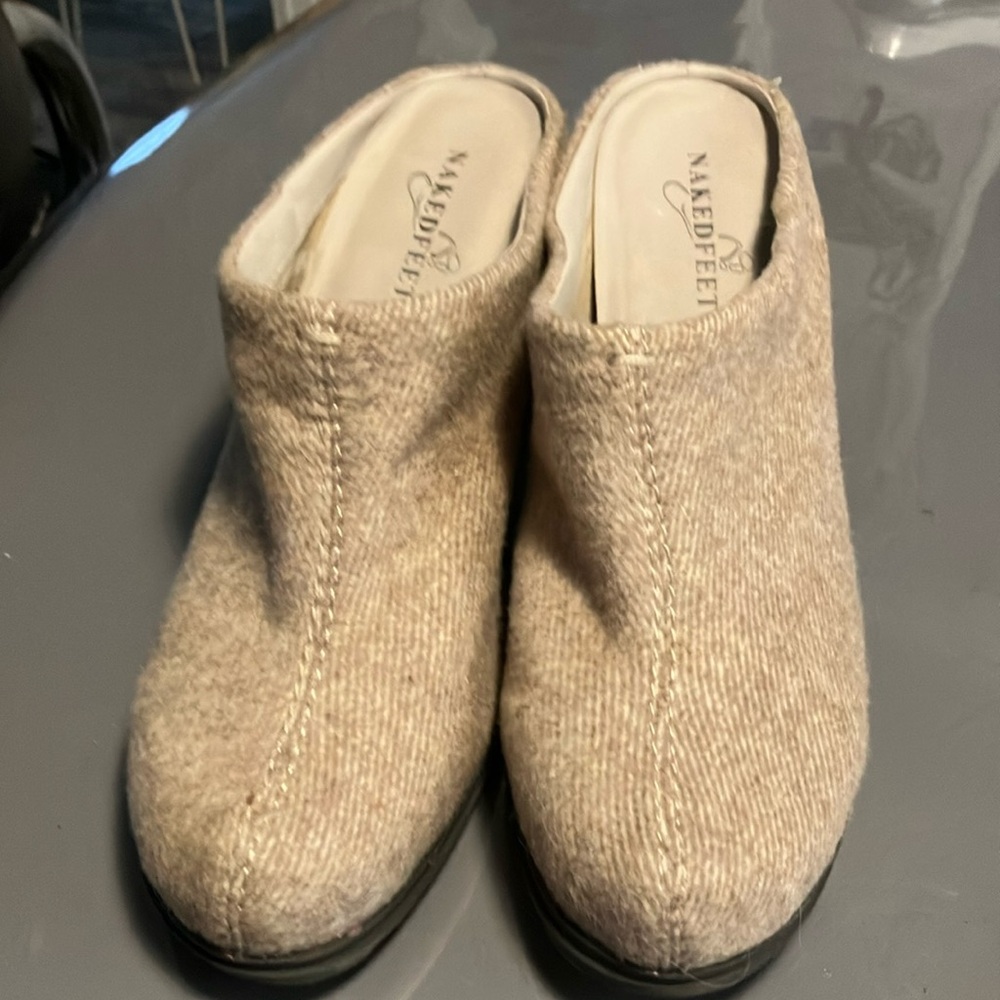 Like new Naked feet size 8